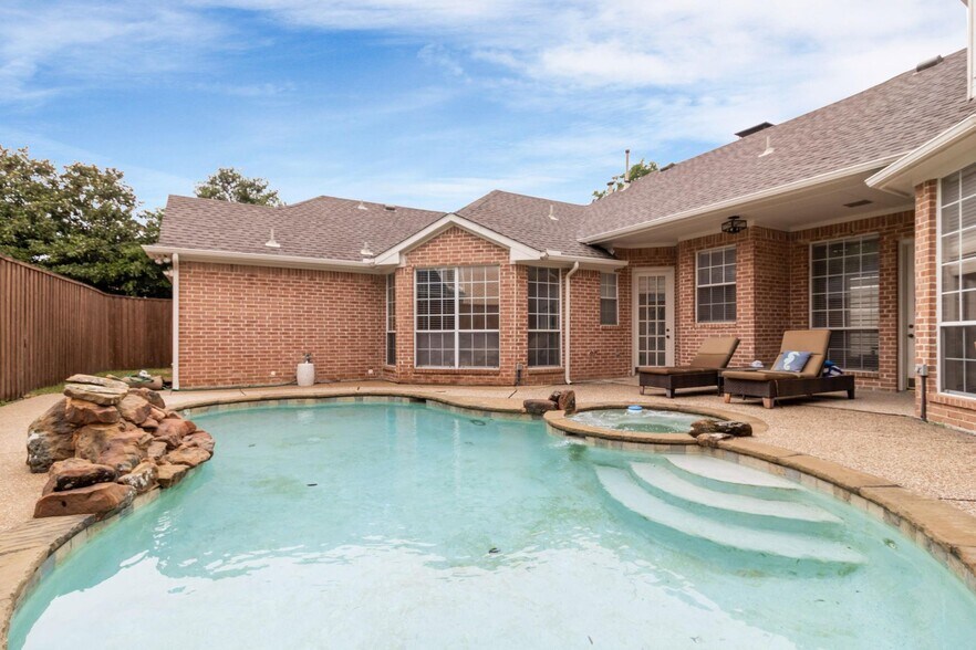 Building Photo - 2313 Marblewood Dr