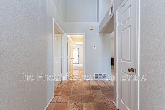 Building Photo - 735 N Tangerine Dr
