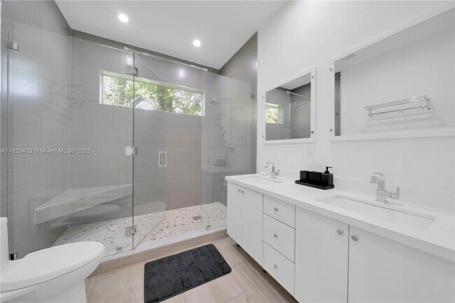 Building Photo - 5720 SW 24th St