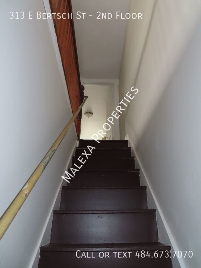 Building Photo - 313 E Bertsch St