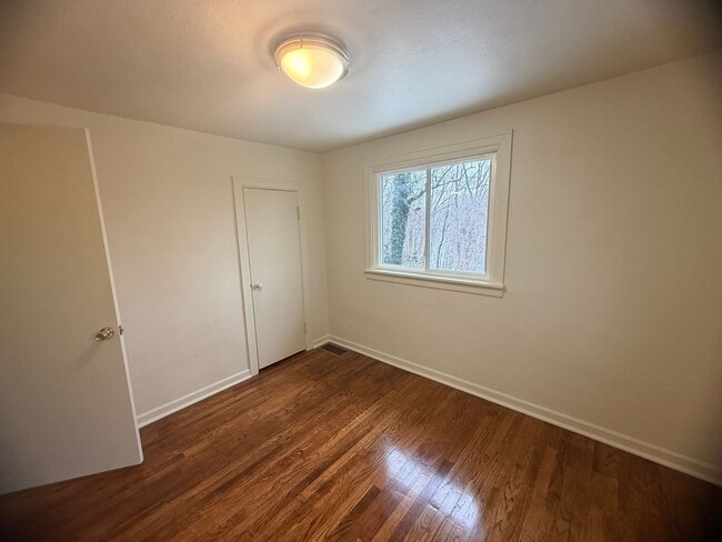 Building Photo - Nice, Recently Remodeled 2-Bedroom Bungalow with River Access in Bristol