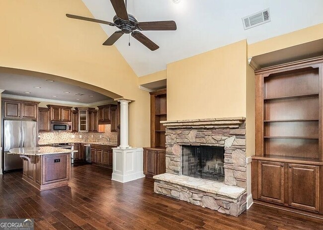 Building Photo - 1111 Regency Dr