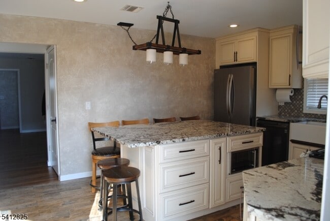 Building Photo - 51 Anderson Ave