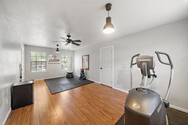 Building Photo - 13002 Golden Rainbow Dr