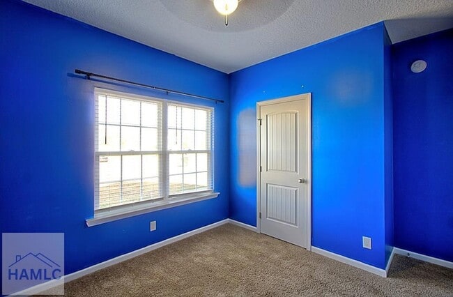 Building Photo - 452 Huntington Dr