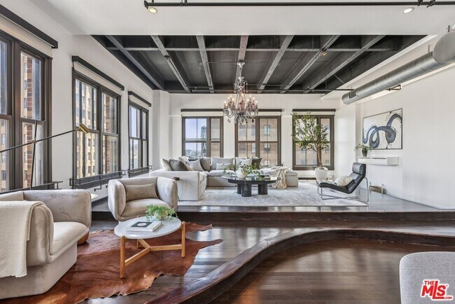 Building Photo - 1645 Vine St