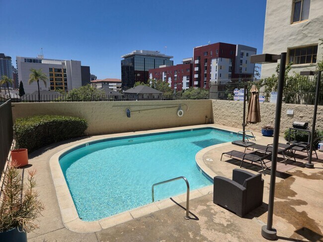 Building Photo - 1514 Seventh Avenue, Unit 205