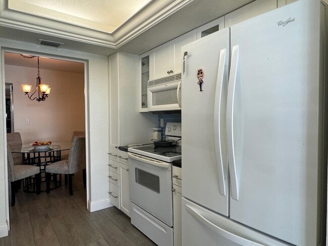 Building Photo - 3051 NE 47th Ct