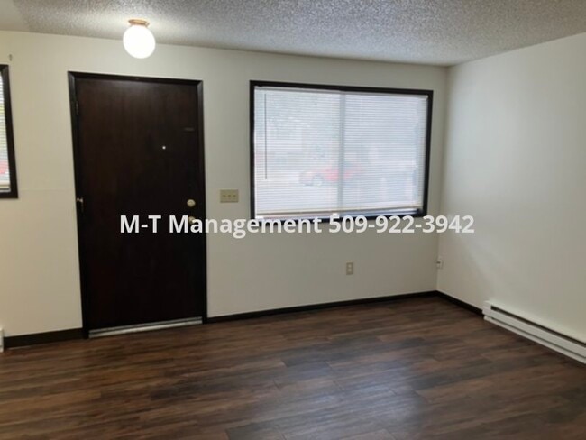 Building Photo - South Valley ground floor 2 br/1 bath four...
