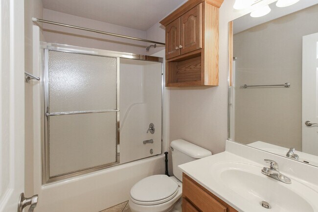 Building Photo - Stunning 3 Bedroom Home in Farmington