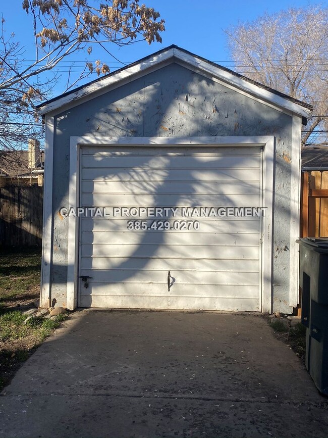 Building Photo - Recently Remodeled 2 Bedroom Home