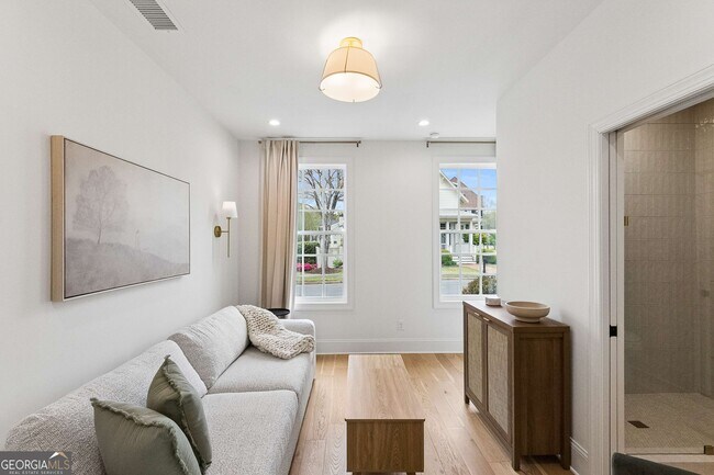 Building Photo - 11 Bourbon St