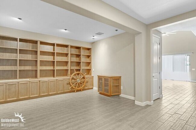 Building Photo - Beautiful 4Bdm 2Ba Two-Story Home with Poo...