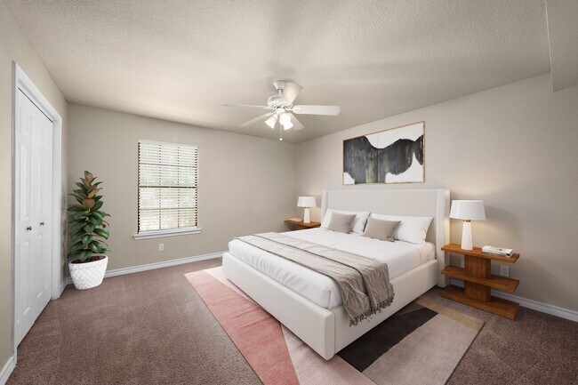 Building Photo - Walk to campus, Walk downtown, Shared Fenced Yard and Courtyard, Flat Rate Utilities!