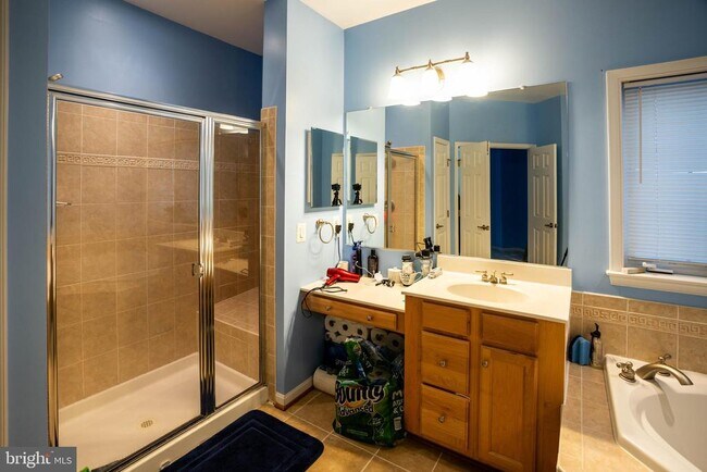 Building Photo - 9571 Linnett Hill Dr