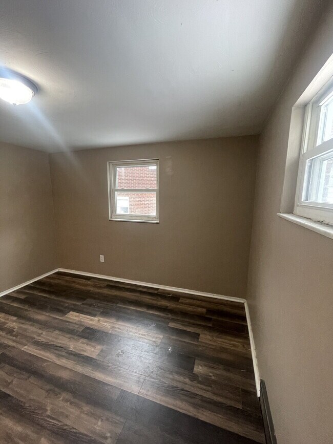 Building Photo - 149 Parkwood Rd