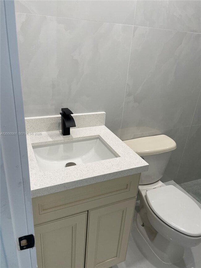 Building Photo - 2350 SW 26th Ln