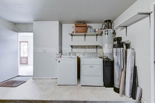 Building Photo - 5911 Chrystell Ln