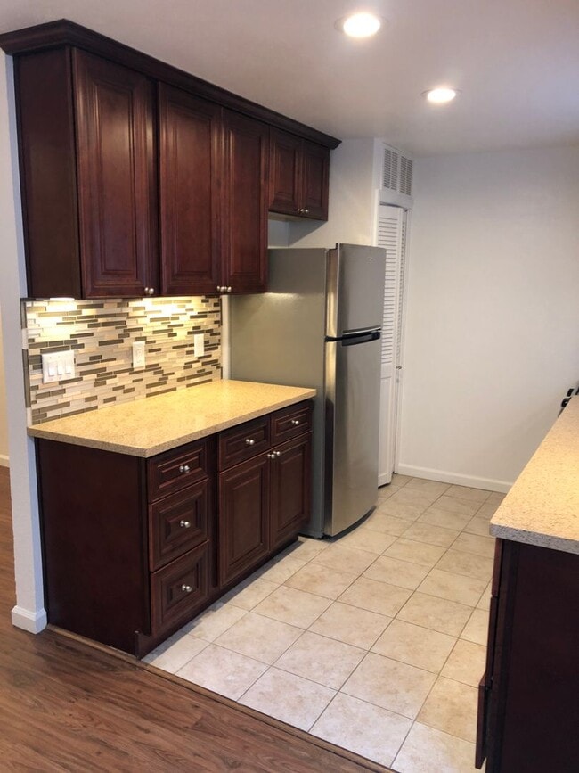 Building Photo - Cozy 1 bedroom ground floor apartment
