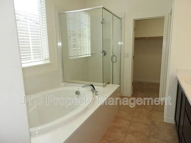 Building Photo - 3048 Ivy Creek Ln