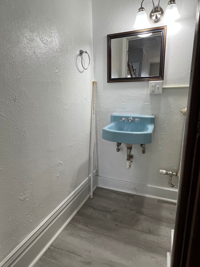 Building Photo - 2521 Peach St