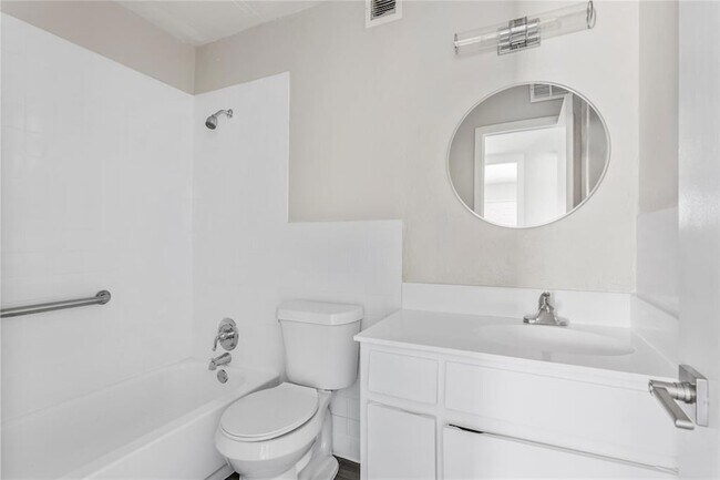 Building Photo - 2810 Dorchester Dr