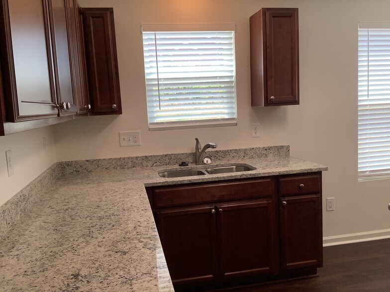 Building Photo - 36 Jones Creek Cir