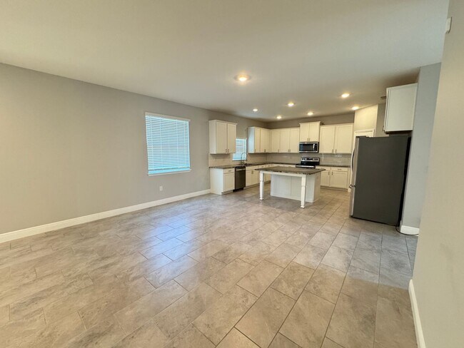 Building Photo - Available NOW!  Incredible, SPACIOUS 5 Bed...