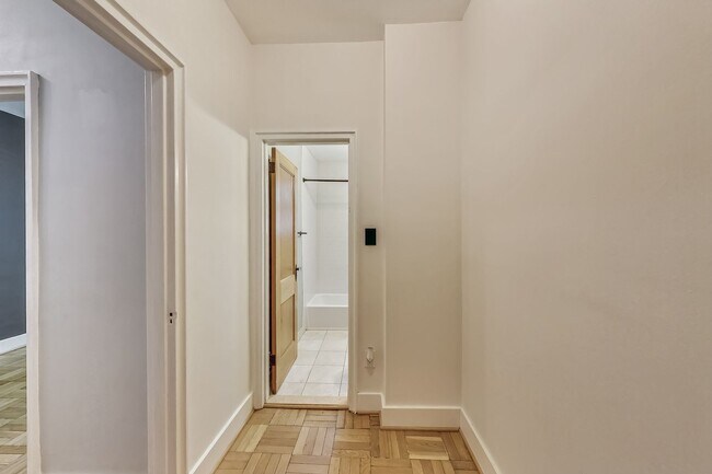 Building Photo - *COMING SOON* Stylish 1 Bedroom Condo in Foggy Bottom!