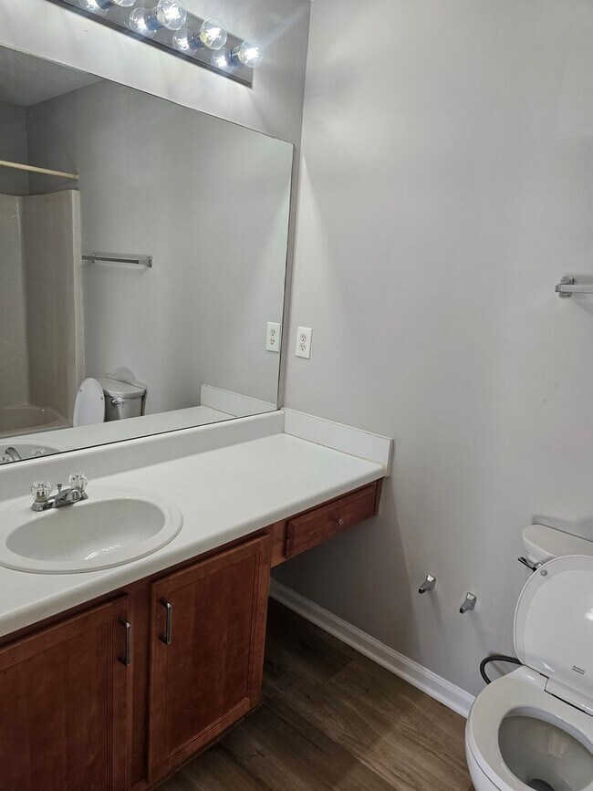 Building Photo - Move In special! 1/2 off the first Months rent!! 2 Bedrooms, 2.5 Baths Townhouse located in a Qui...