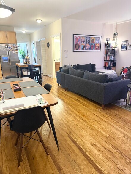 Building Photo - 3349 N Clark St