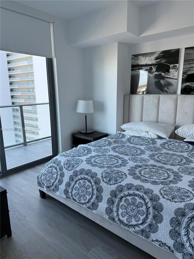 Building Photo - 501 NE 31st St