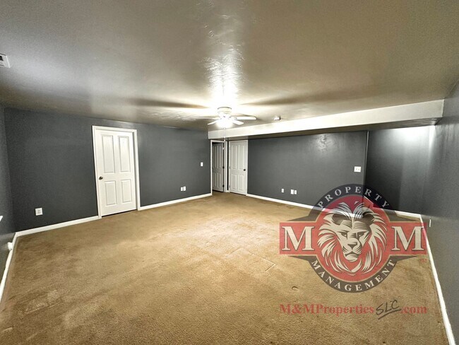 Building Photo - 3 Bd 3.5 Bath Model Like Townhome in Riverton