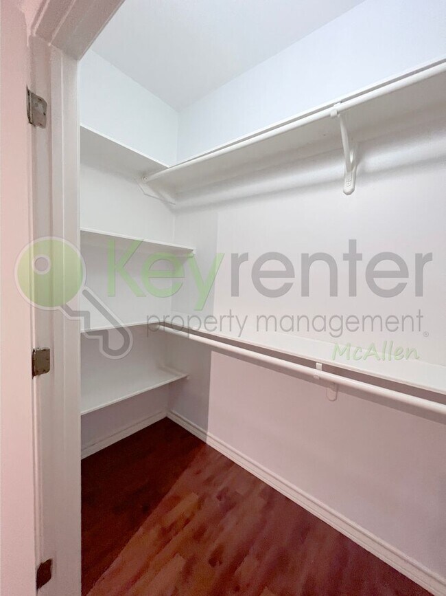 Building Photo - Beautiful 4B/2.5B Home in Mcallen