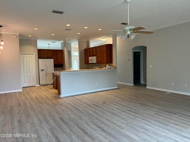 Building Photo - 5539 London Lake Dr W