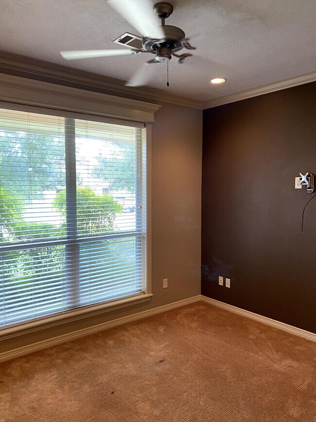 Building Photo - 8422 Alison Ave