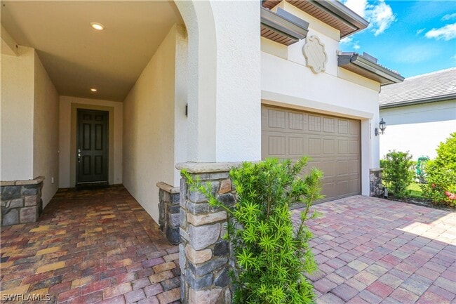 Building Photo - 9716 Everglades Dr