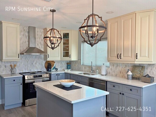 Building Photo - 10128 Yacht Club Dr