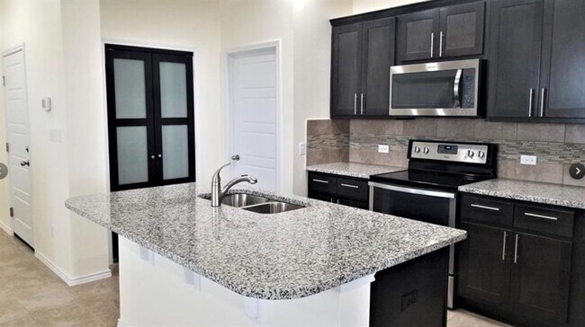 Building Photo - 704 Carillion Dr