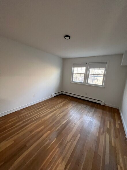 Building Photo - 80 Pond St