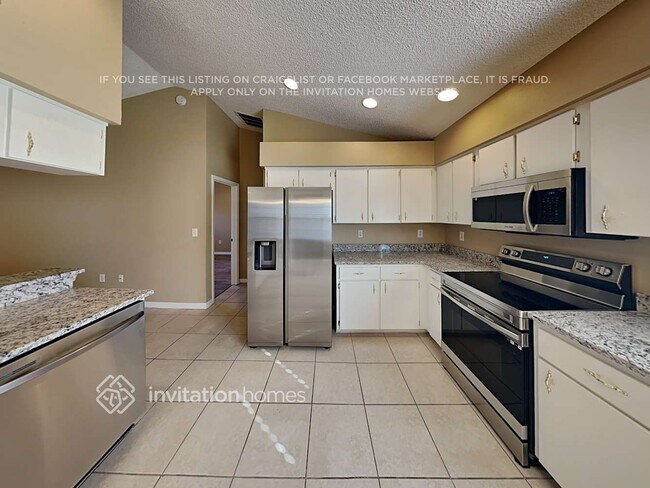 Building Photo - 120 Mango Ct