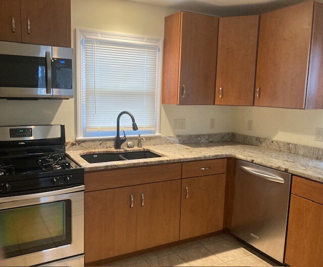 Building Photo - 401 Hillcrest Blvd