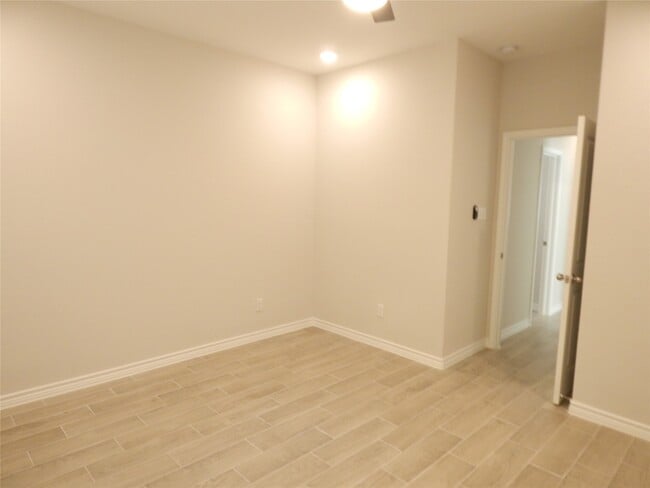 Building Photo - 230 Northlawn St