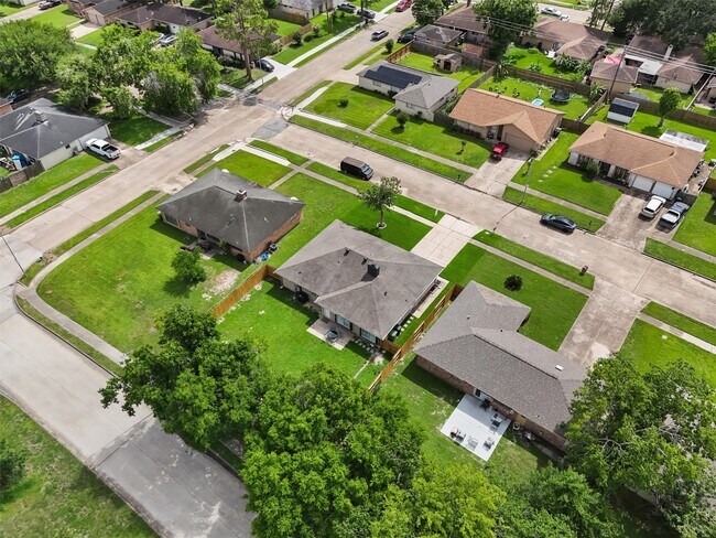 Building Photo - 15439 Indian Woods Dr