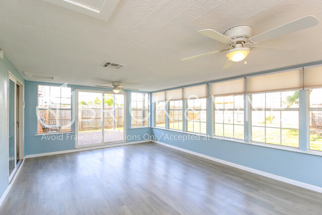 Building Photo - 920 Periwinkle Dr