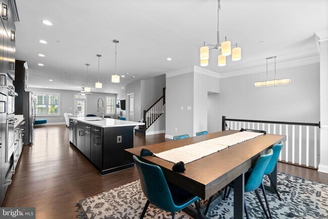 Building Photo - 8506 Pine Springs Dr