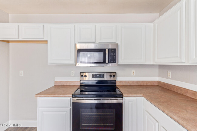 Building Photo - 1009 S 239th Dr