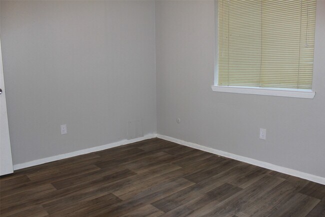 Building Photo - 4406 Lost Lake Ln