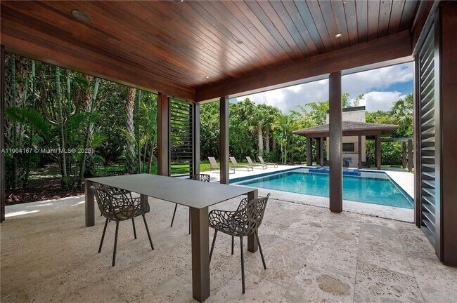 Building Photo - 9000 SW 63rd Ct