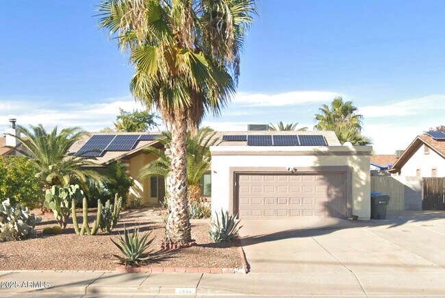 Primary Photo - 4934 W Grovers Ave